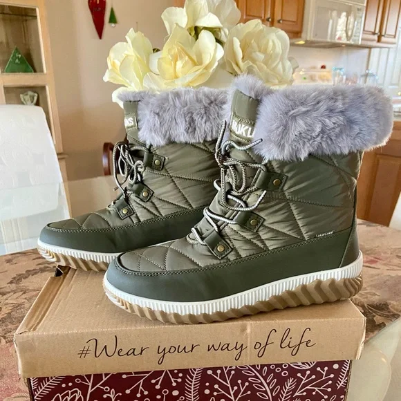 MUK LUKS Winnie Waverly Lined Faux Fur Quilted All Weather Boots, Size: 8 - Picture 1 of 9